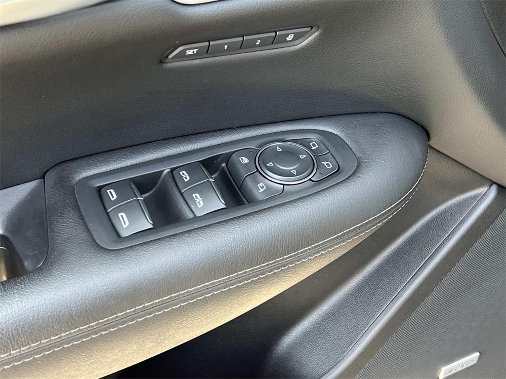 used 2024 Cadillac XT5 car, priced at $41,498