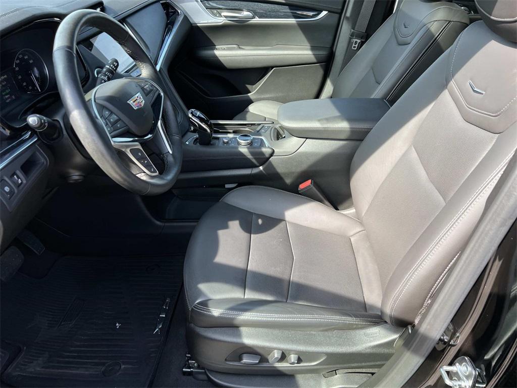 used 2024 Cadillac XT5 car, priced at $41,498