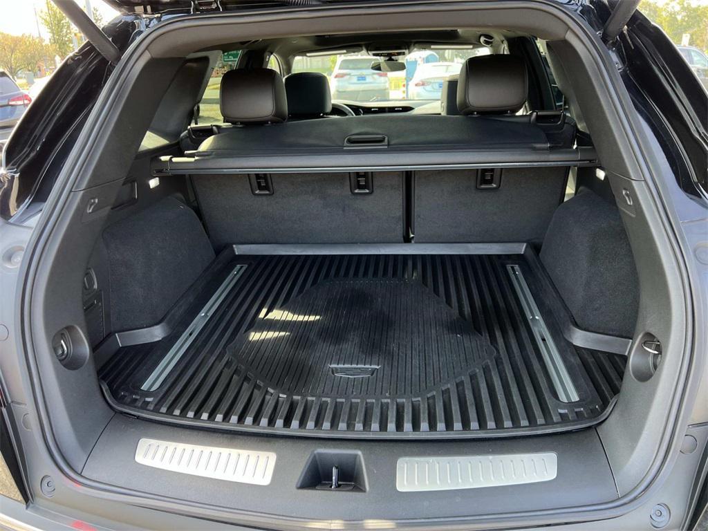 used 2024 Cadillac XT5 car, priced at $41,498