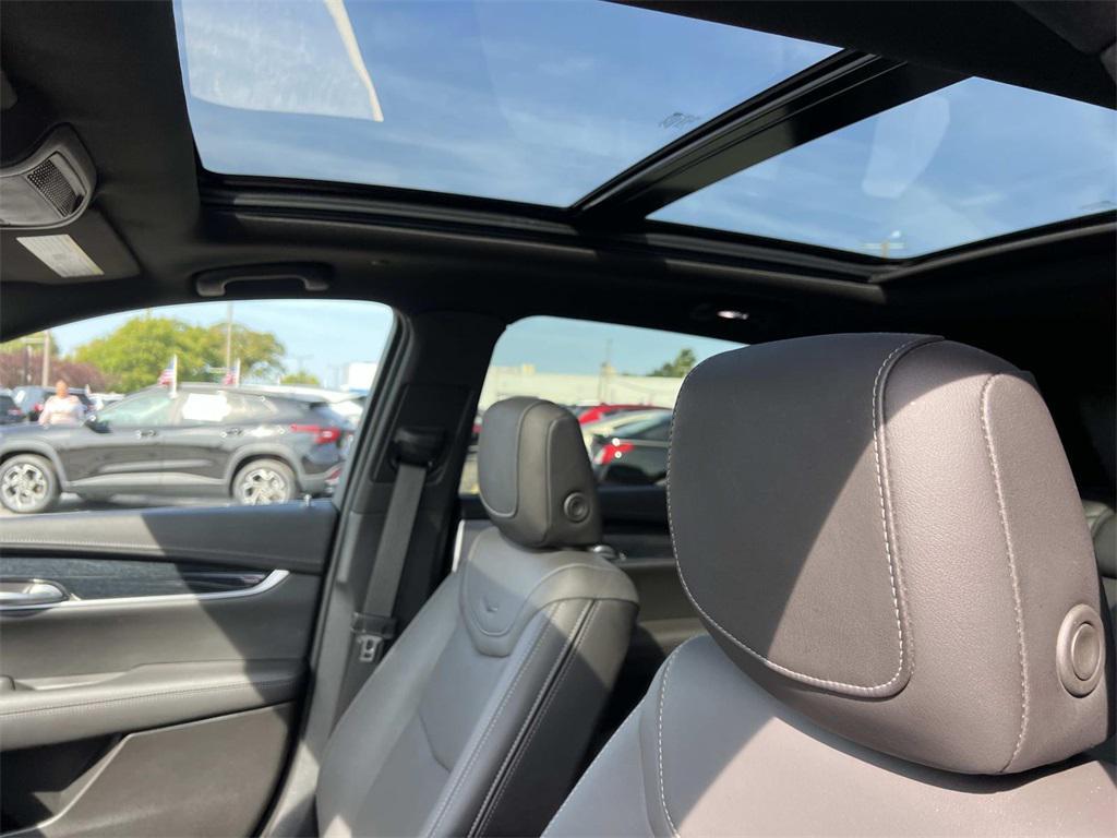 used 2024 Cadillac XT5 car, priced at $41,498