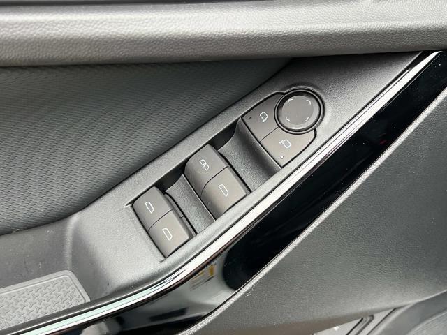 new 2025 Chevrolet Equinox car, priced at $30,242