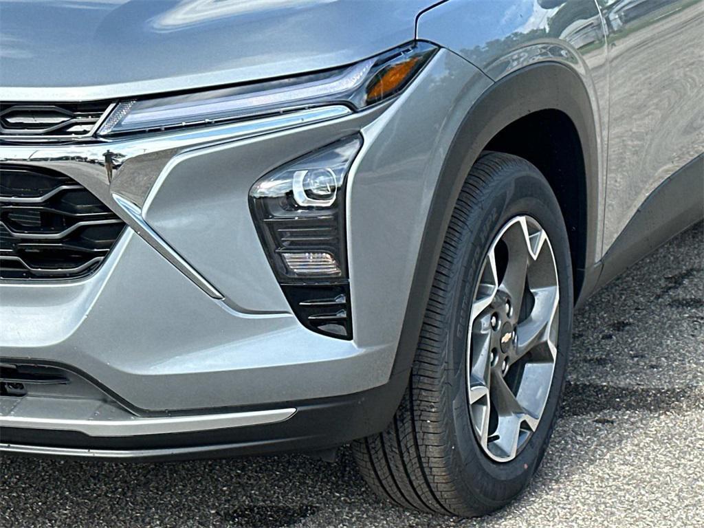 new 2025 Chevrolet Trax car, priced at $23,454