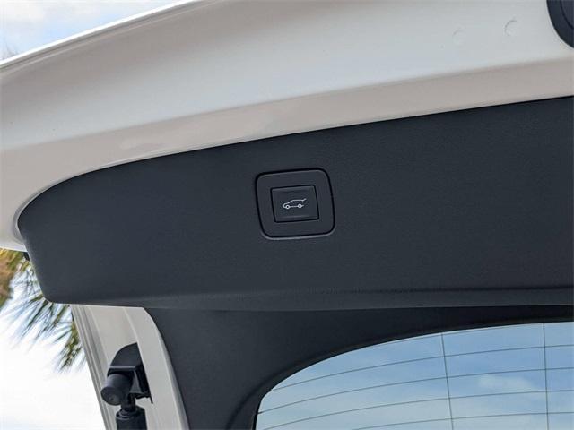 new 2025 Buick Envista car, priced at $32,225