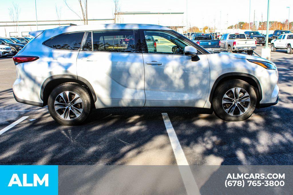 used 2022 Toyota Highlander car, priced at $30,920