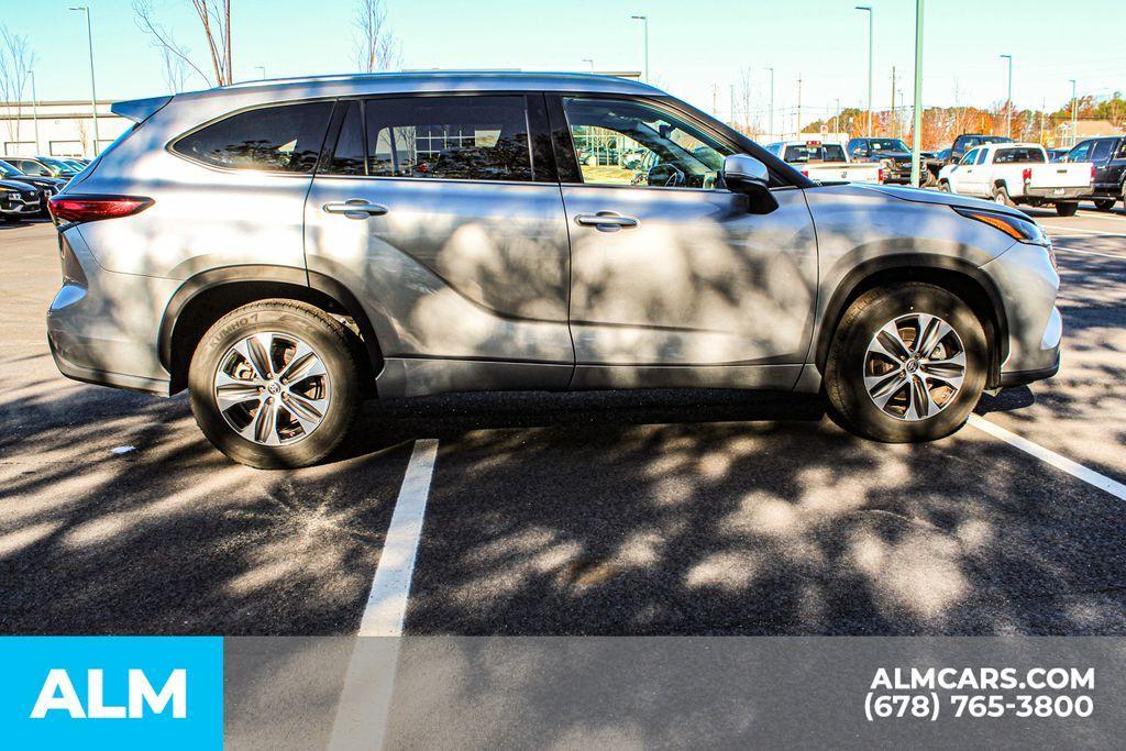 used 2021 Toyota Highlander car, priced at $29,420