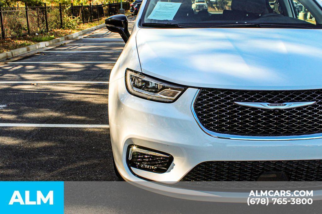 used 2024 Chrysler Pacifica Hybrid car, priced at $27,920