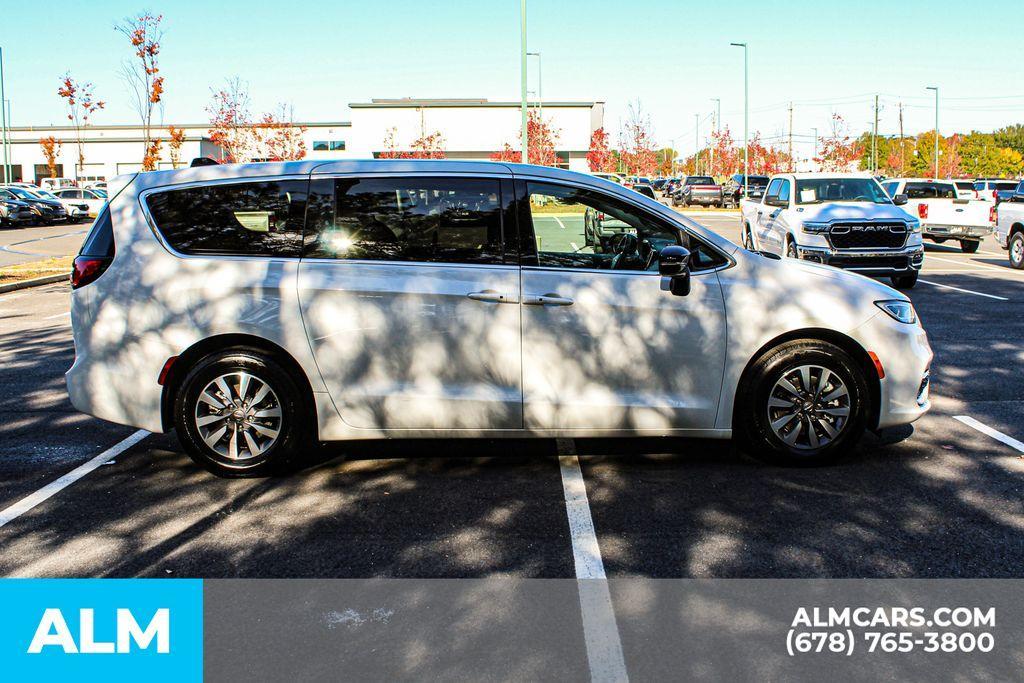used 2024 Chrysler Pacifica Hybrid car, priced at $27,920