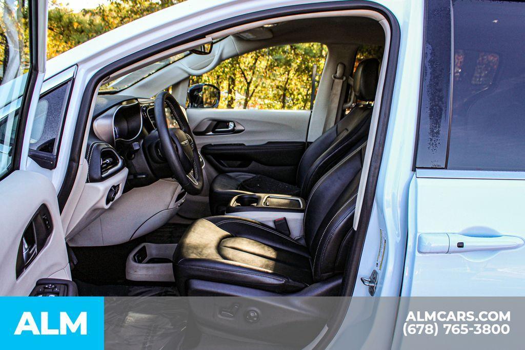 used 2024 Chrysler Pacifica Hybrid car, priced at $27,920