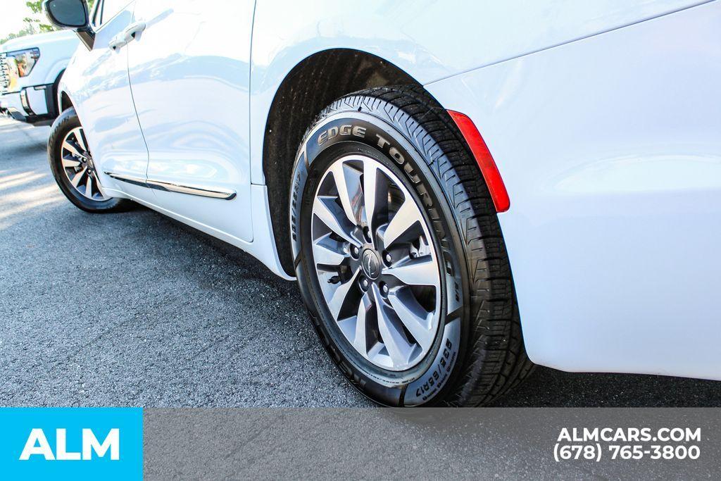 used 2023 Chrysler Pacifica Hybrid car, priced at $26,420