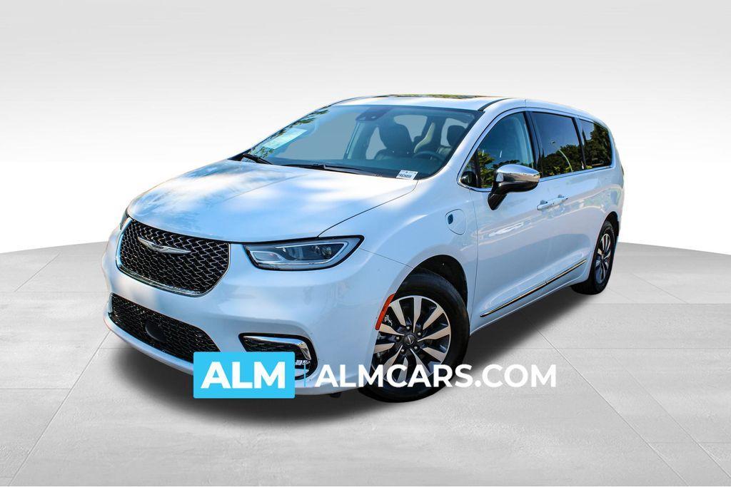 used 2023 Chrysler Pacifica Hybrid car, priced at $26,420