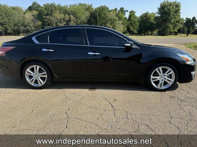 used 2015 Nissan Altima car, priced at $9,975