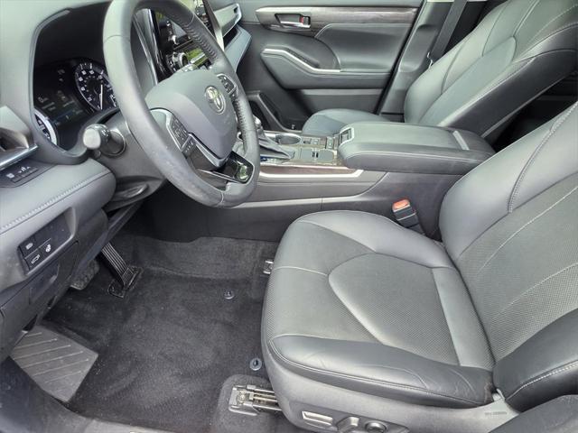 used 2020 Toyota Highlander car, priced at $34,555