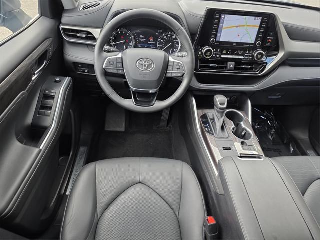 used 2020 Toyota Highlander car, priced at $34,555