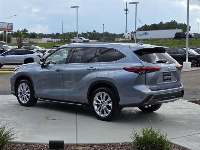used 2020 Toyota Highlander car, priced at $34,555