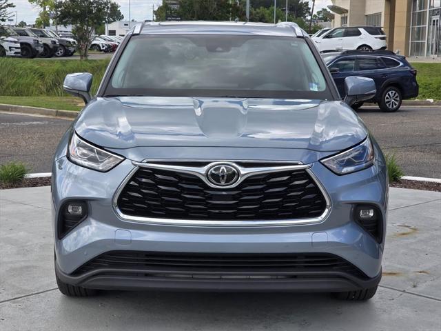 used 2020 Toyota Highlander car, priced at $34,555