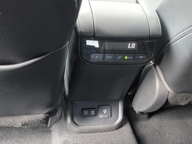 used 2020 Toyota Highlander car, priced at $34,555
