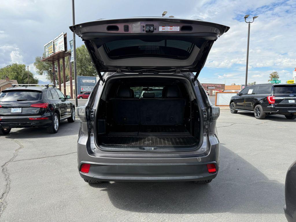 used 2016 Toyota Highlander car, priced at $16,490