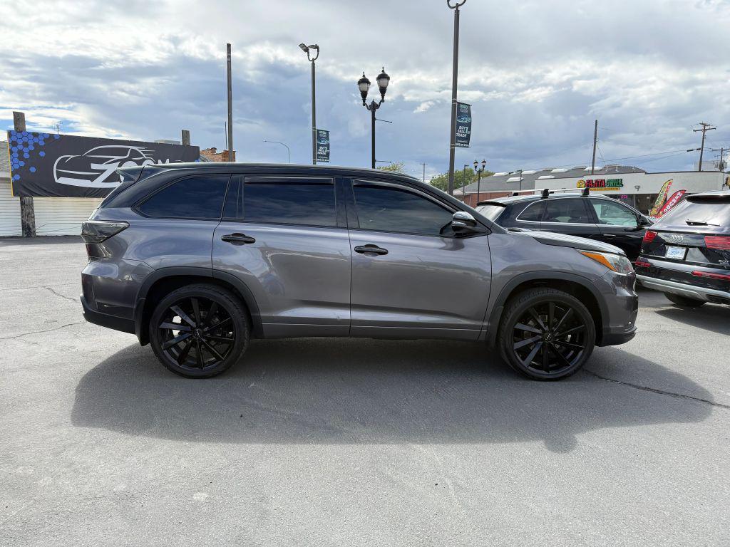 used 2016 Toyota Highlander car, priced at $16,490
