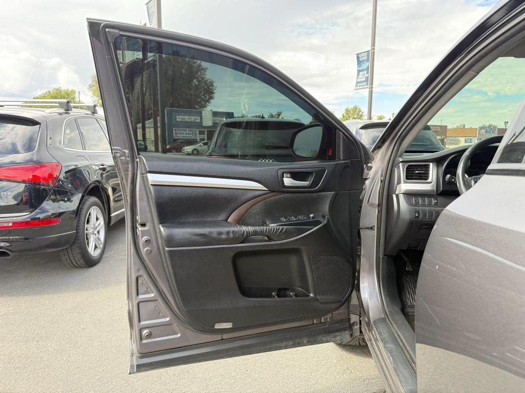 used 2016 Toyota Highlander car, priced at $16,490