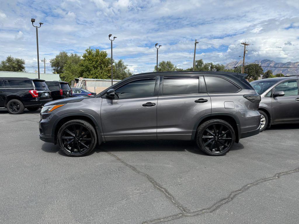 used 2016 Toyota Highlander car, priced at $16,490
