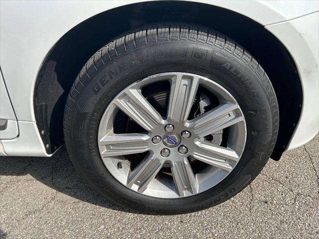 used 2016 Volvo XC60 car, priced at $17,995