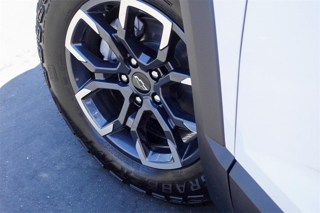 new 2026 Chevrolet Equinox car, priced at $39,610