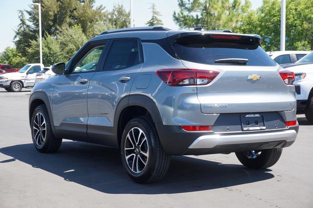 new 2025 Chevrolet TrailBlazer car, priced at $27,080