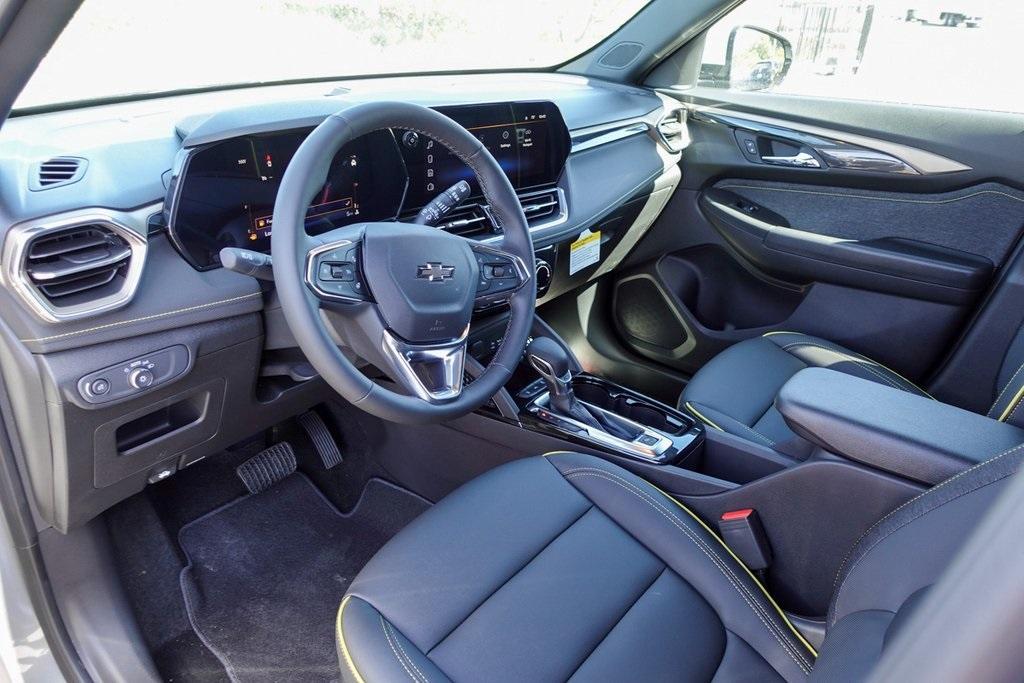 new 2025 Chevrolet TrailBlazer car, priced at $28,344