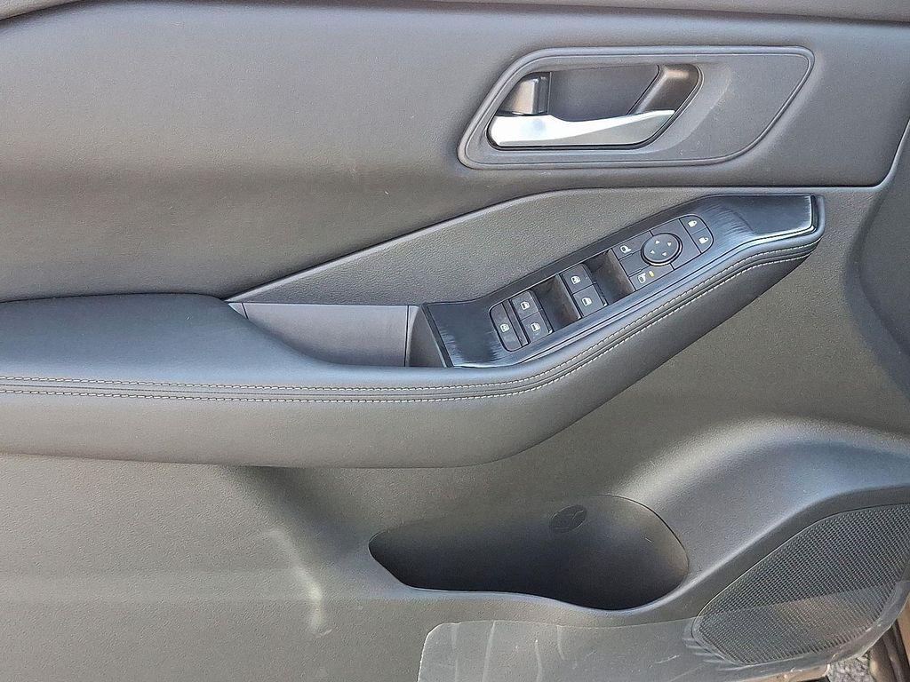 new 2025 Nissan Rogue car