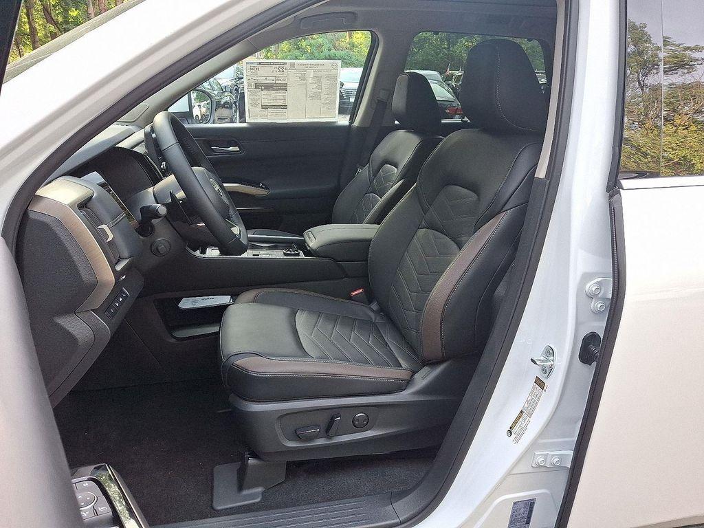 new 2025 Nissan Pathfinder car, priced at $46,116