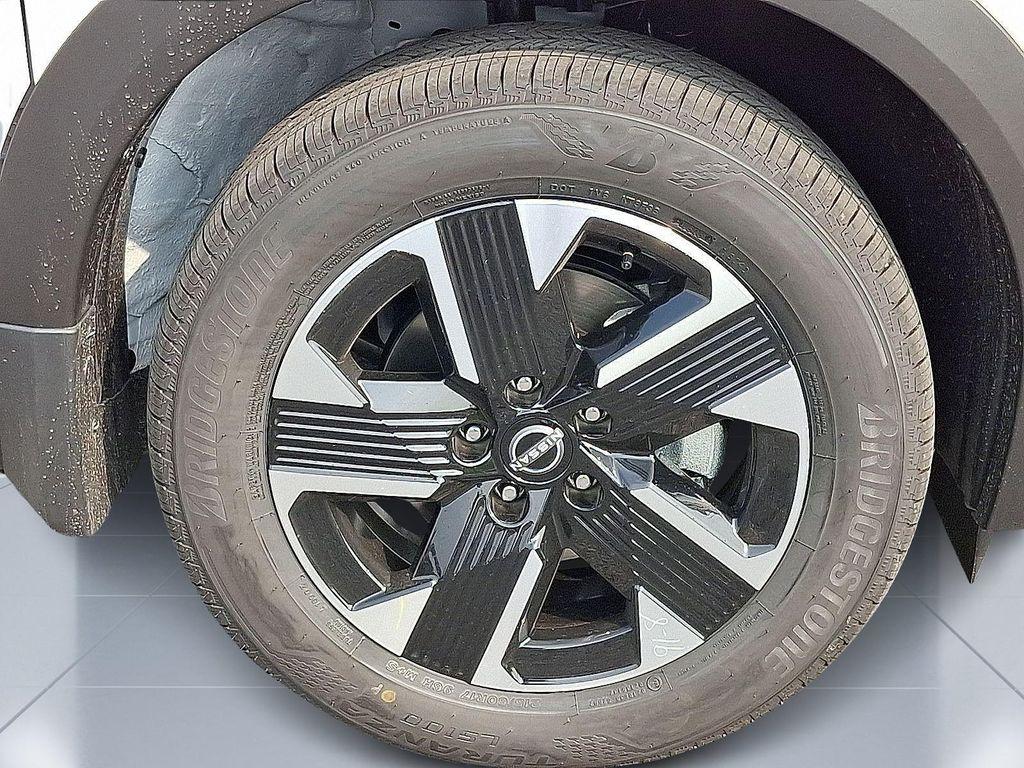 new 2025 Nissan Kicks car, priced at $28,732