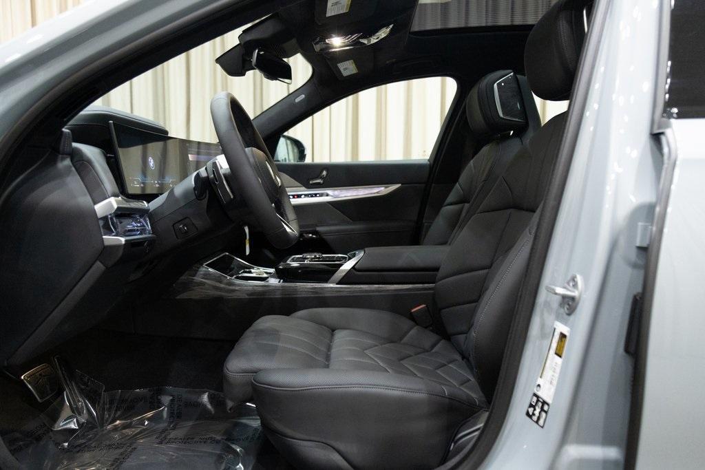 new 2025 BMW 760 car, priced at $129,905