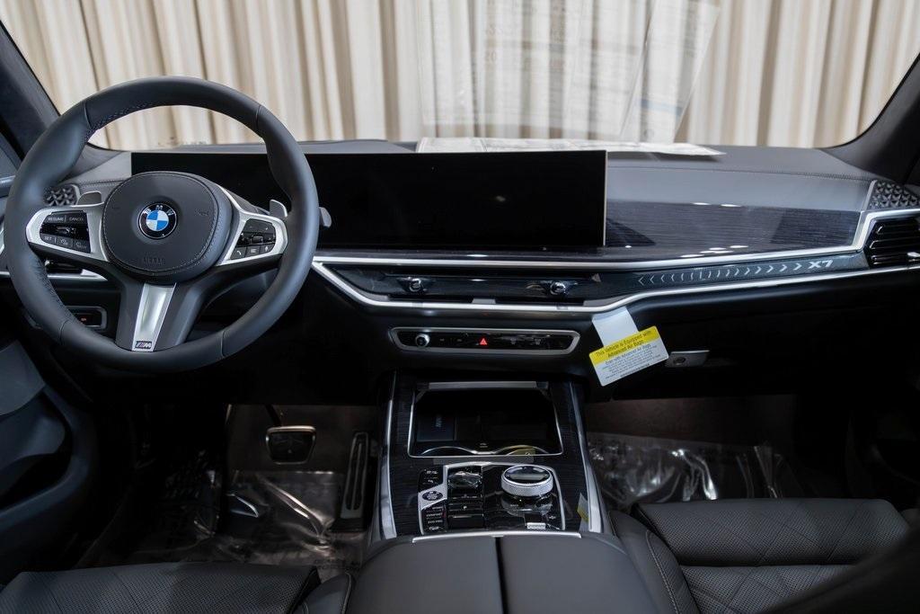 new 2025 BMW X7 car, priced at $98,075