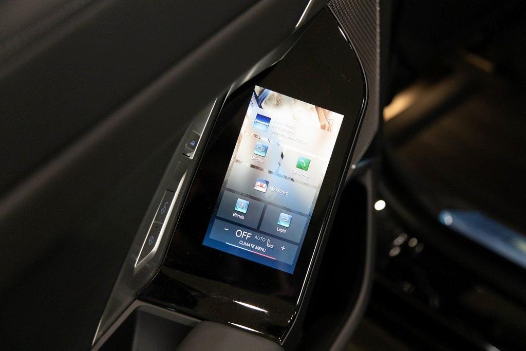 new 2025 BMW 760 car, priced at $130,025