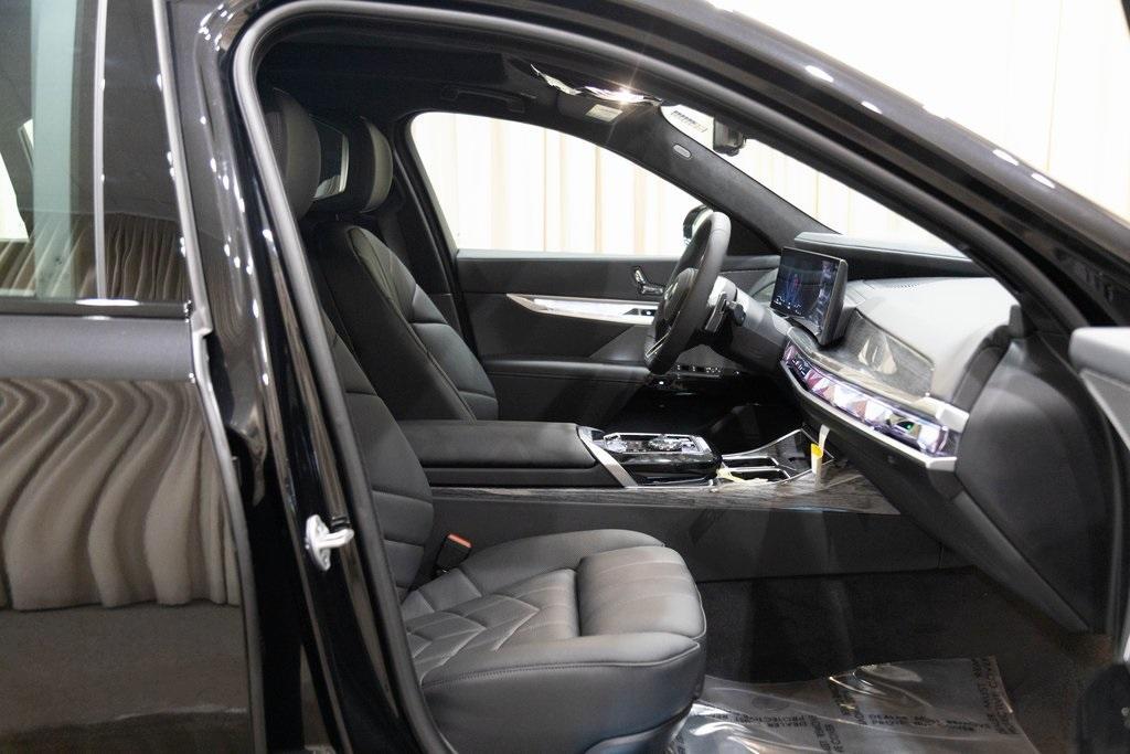 new 2025 BMW 760 car, priced at $130,025