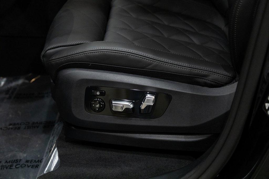 new 2026 BMW X7 car, priced at $96,285