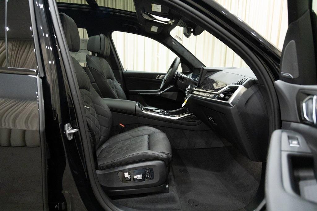 new 2026 BMW X7 car, priced at $96,285