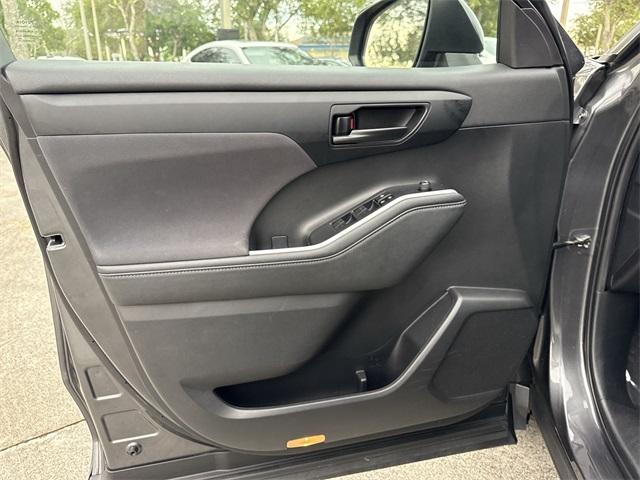 used 2023 Toyota Highlander car, priced at $29,997