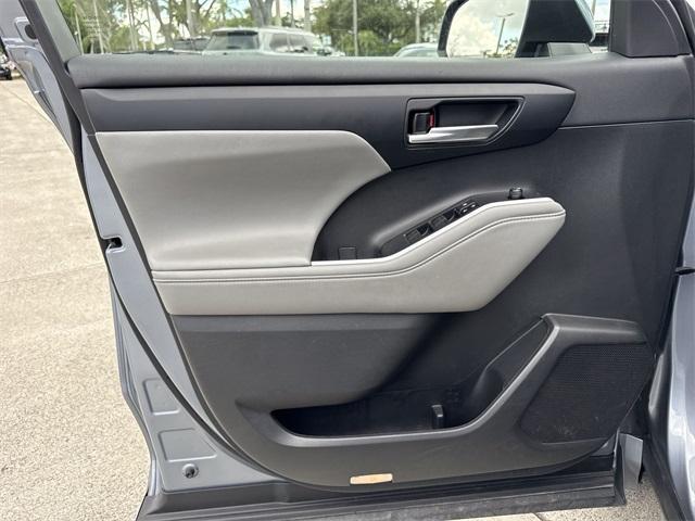 used 2023 Toyota Highlander car, priced at $32,597