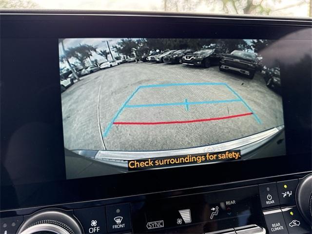 used 2023 Toyota Highlander car, priced at $32,597