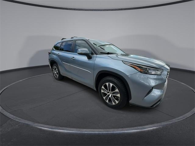 used 2023 Toyota Highlander car, priced at $32,597