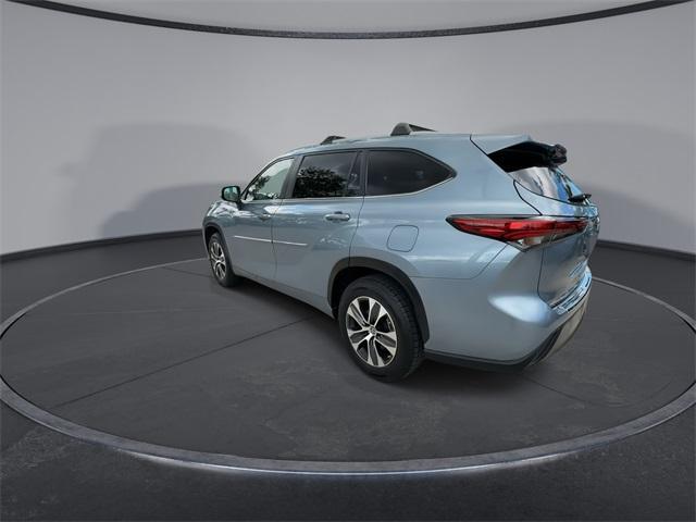 used 2023 Toyota Highlander car, priced at $32,597