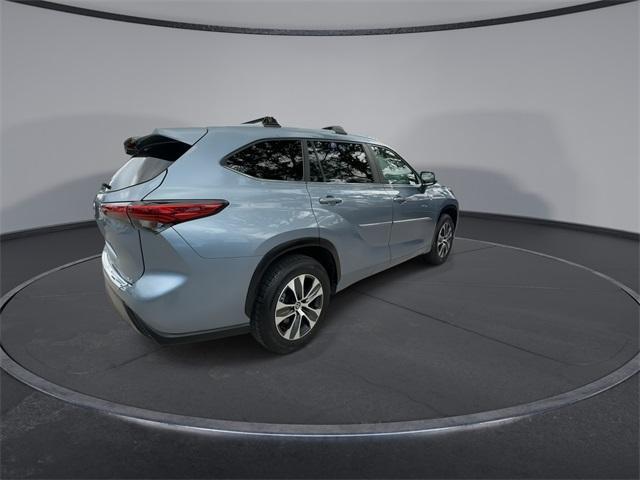 used 2023 Toyota Highlander car, priced at $32,597
