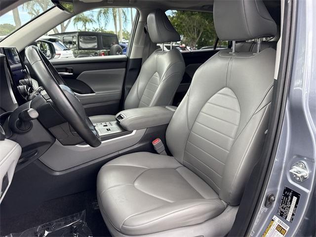 used 2023 Toyota Highlander car, priced at $32,597