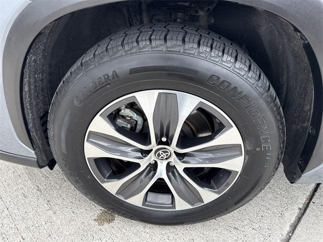 used 2023 Toyota Highlander car, priced at $32,597