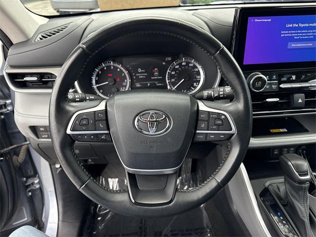 used 2023 Toyota Highlander car, priced at $32,597