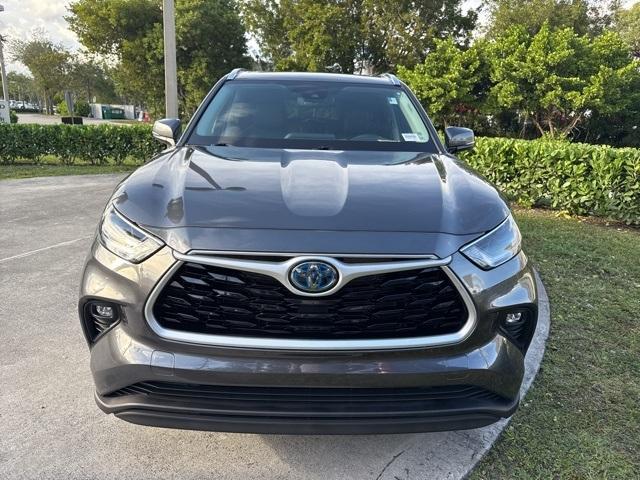 used 2021 Toyota Highlander Hybrid car, priced at $32,137