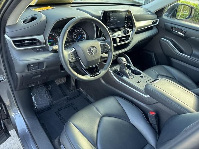 used 2021 Toyota Highlander Hybrid car, priced at $32,137