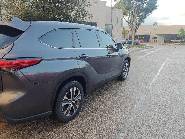 used 2021 Toyota Highlander Hybrid car, priced at $33,373