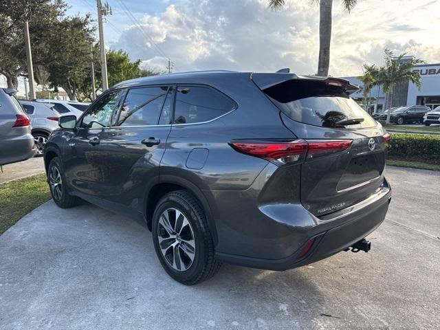 used 2021 Toyota Highlander Hybrid car, priced at $32,137